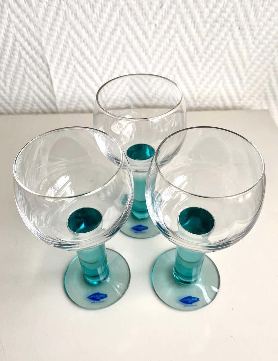 Mondo Green Hand Blown Wine Glass, By Kerttu Nurminen, Ca. 1980s 1990s. photo vinterior