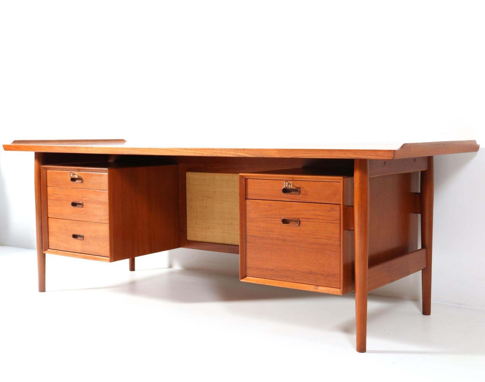 Mid Century Modern Executive Desk 207 By Arne Vodder For Sibast, 1960s photo 5559.0