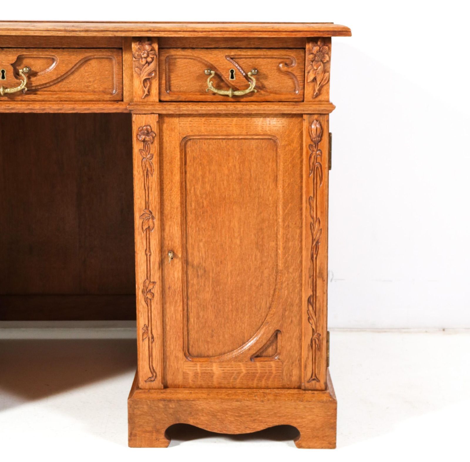 photo furniture Oak Art Nouveau Pedestal Desk By J.J. Terburg & Zoon Arnhem, 1900s