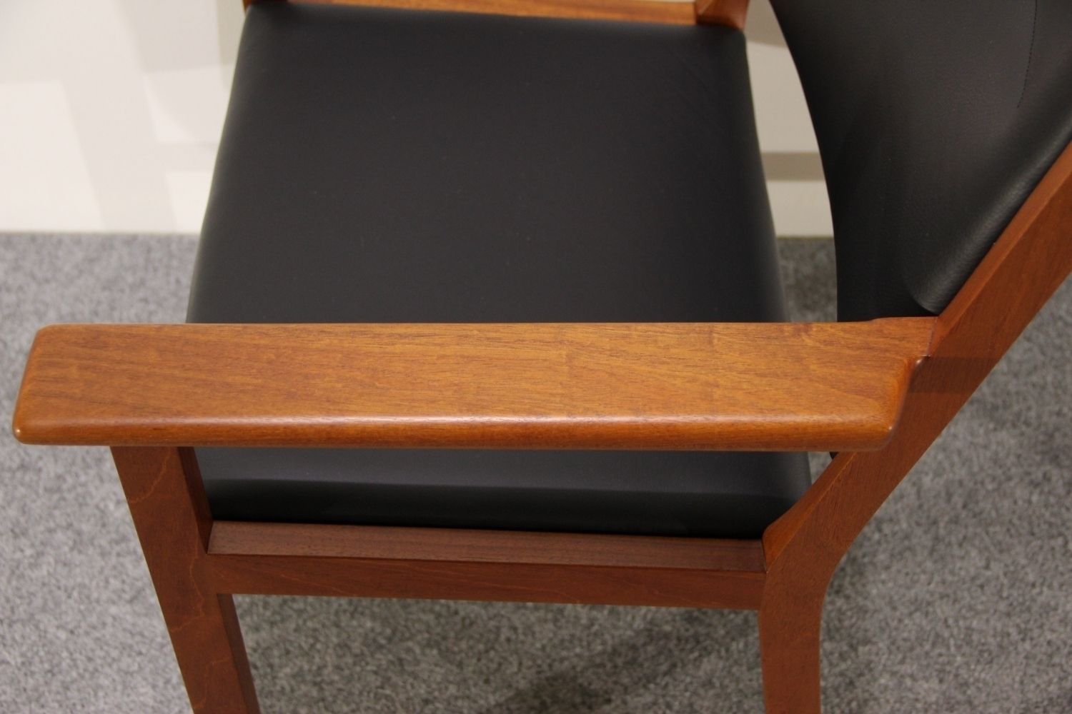 Original Hans J. Wegner & Johannes Hansen Armchair/ Easychair In Mahogany And New Leather. photo Furniture
