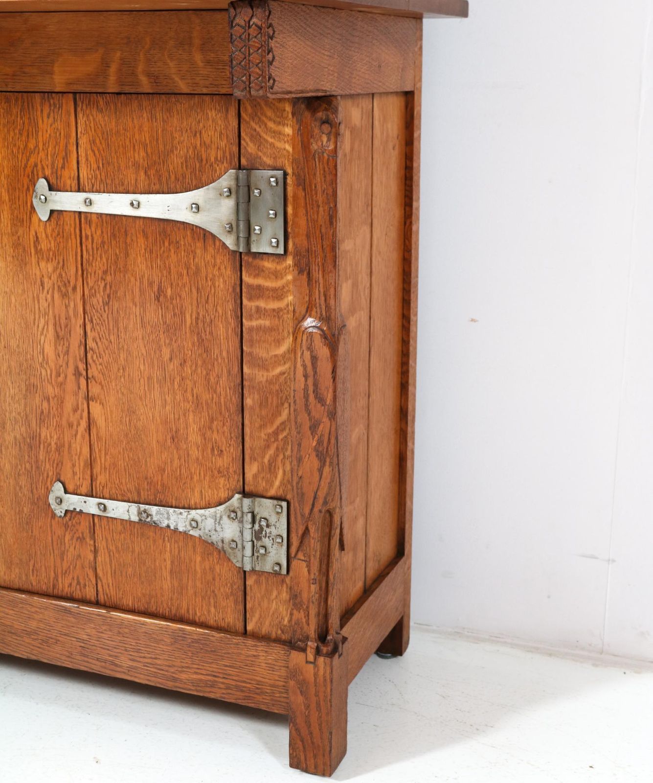 photo vintage Oak Arts & Crafts Two Piece Bookcase By Alexander J. Kropholler, 1890s