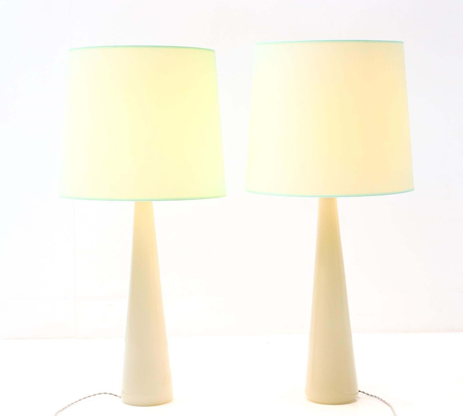 Two Mid Century Modern Opaline Table Lamps By Archimede Seguso Murano, 1970s photo 2799.0