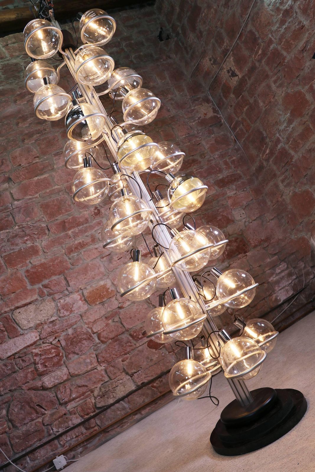 Unique Monumental 102“ Foyer Lighting Object 32 Globes By Sarfatti Attr., 1960s photo for sale