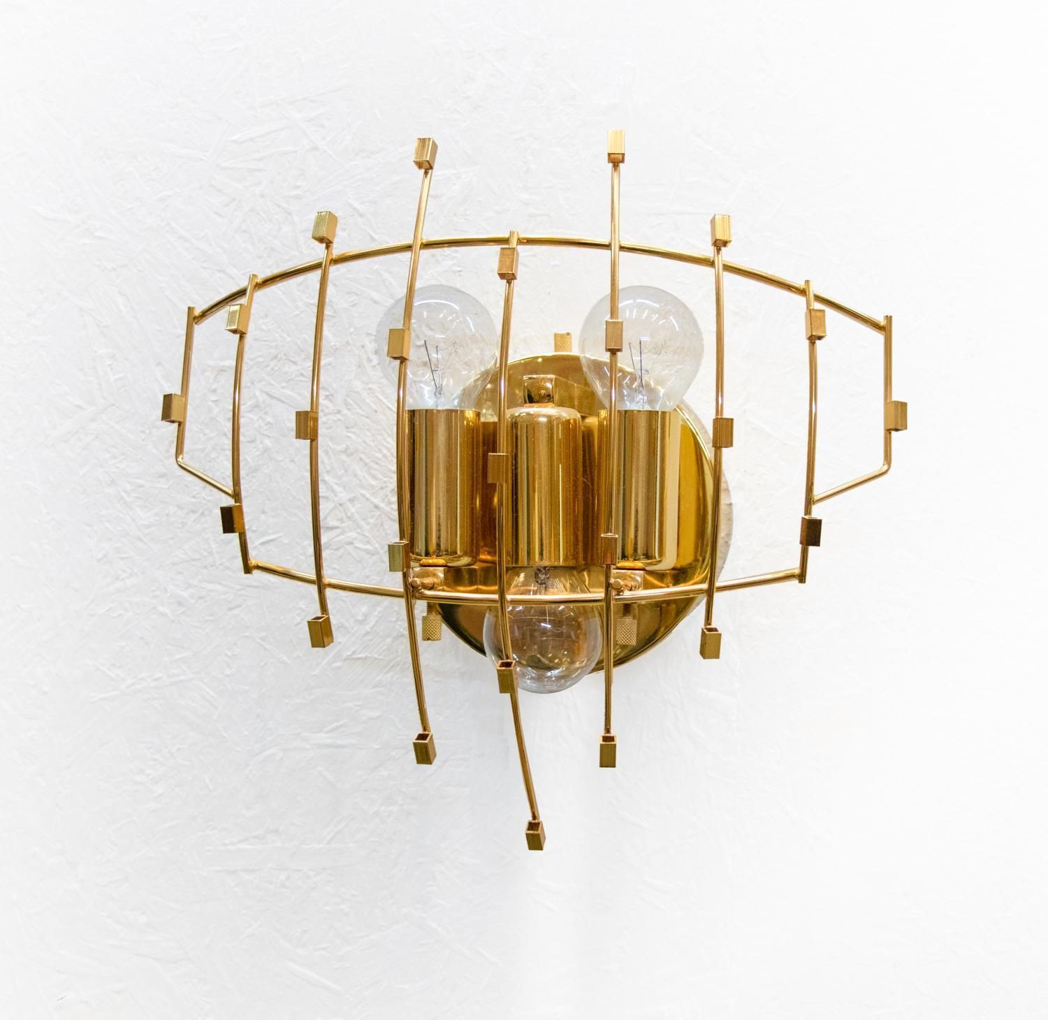 photo for sale Pair Of Crystal & Gold Plated Wall Lights By Oscar Torlasco For Stilkronen 1970s