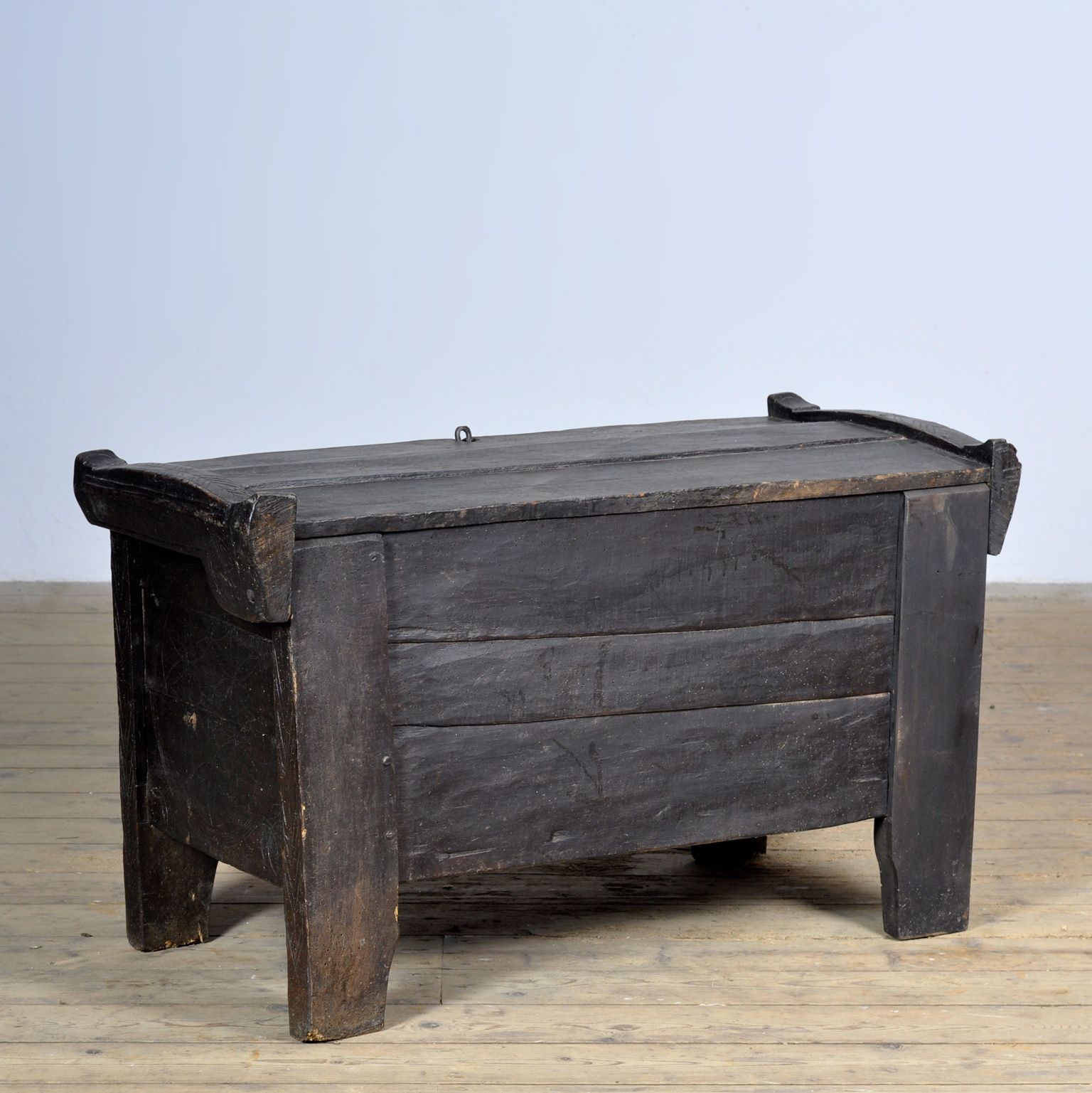 695.0 Large Antique Shepherd’s Chest, 1850s photo