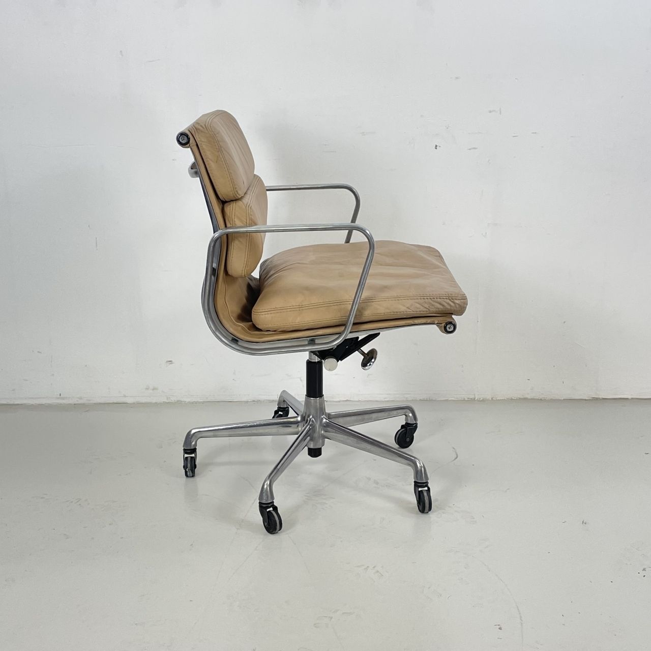 Eames Herman Miller Light Brown Camel Leather Soft Pad Group photo vintage