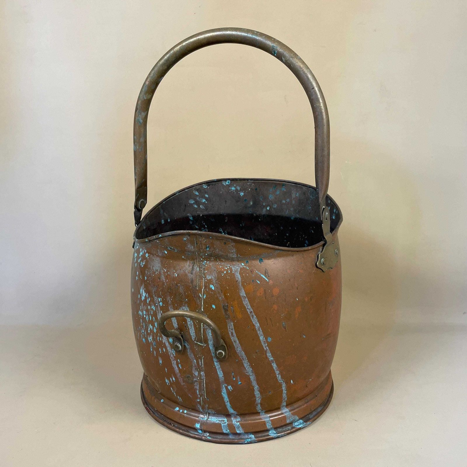 Antique Metal Copper Gold Brass Coal Bucket Handle Fireside Fire Side Scuttle Copper Helmet Farmhouse Cottage Aged Patina Vintage Fireplace photo vintage