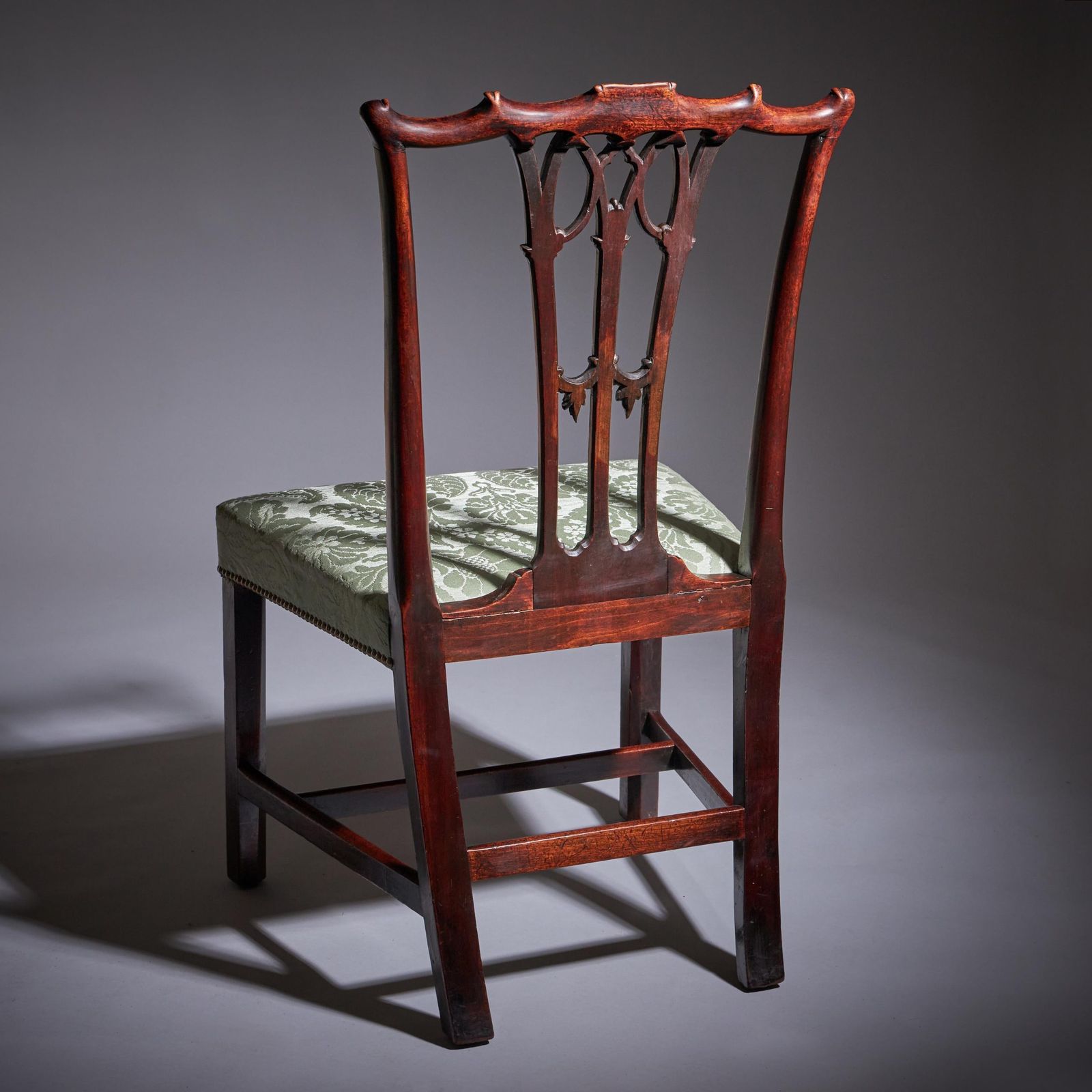 photo furniture A Fine Set Of Six George III 18th Century Gothic Chippendale Dining Chairs, 1760