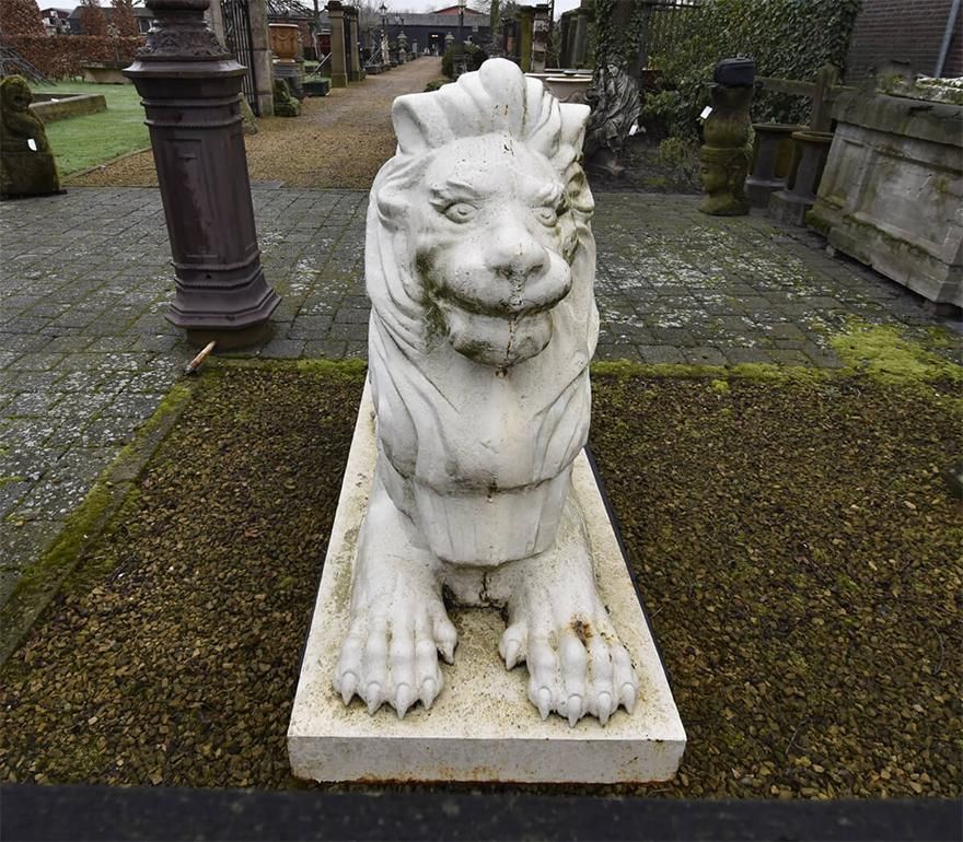19th Century Set Of Cast Iron Lion Statues photo furniture
