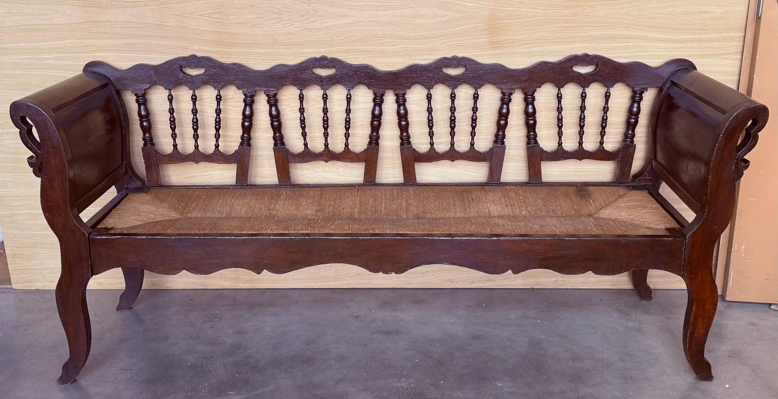Grand banc catalan en noyer, assise cannée, XXe siècle photo Mobilier