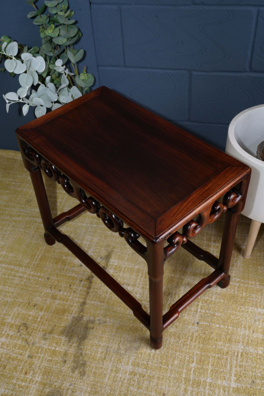 Elegant Hand Carved Rosewood Chinese Side Table – Timeless Oriental Craftsmanship photo Furniture