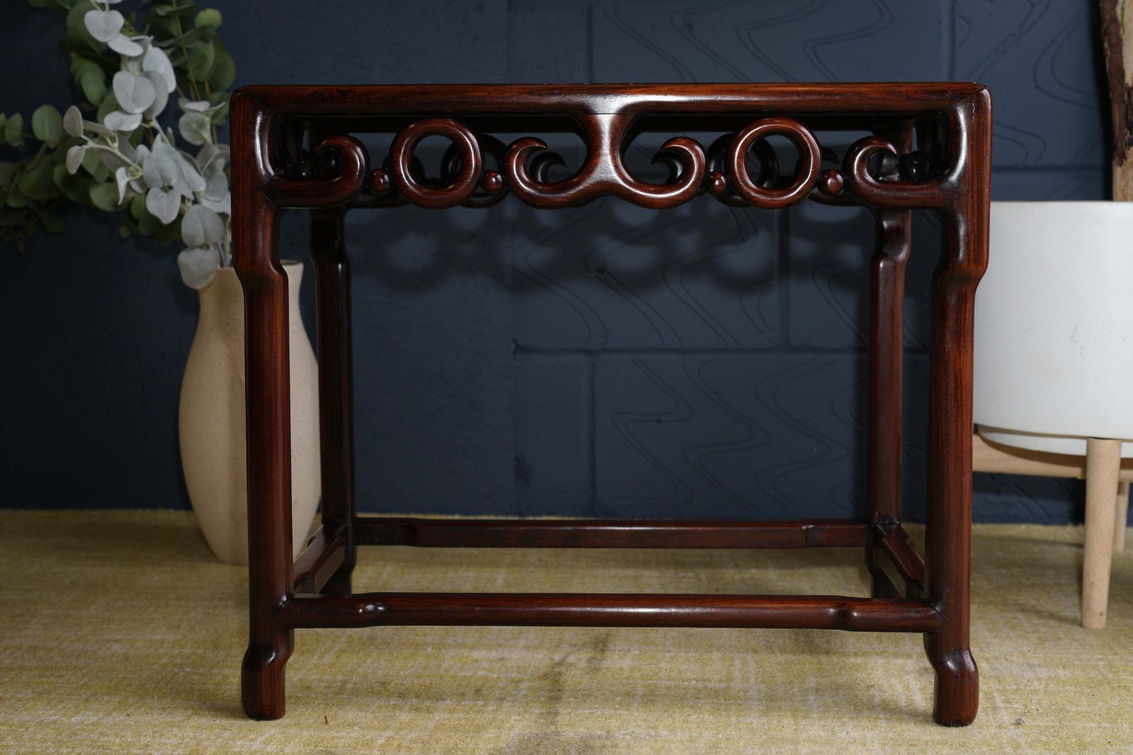 Elegant Hand Carved Rosewood Chinese Side Table – Timeless Oriental Craftsmanship photo 750.0