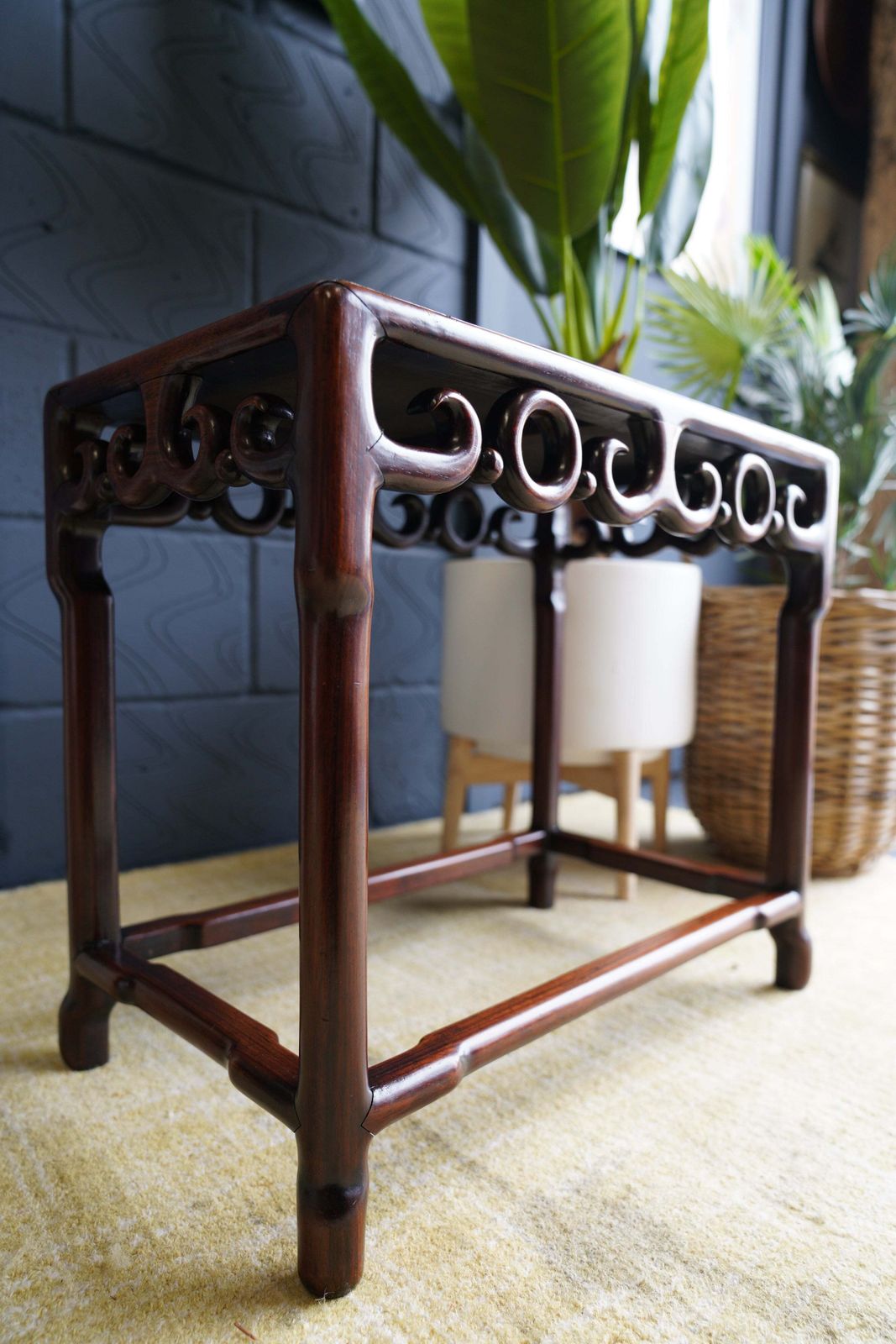 750.0 Elegant Hand Carved Rosewood Chinese Side Table – Timeless Oriental Craftsmanship photo