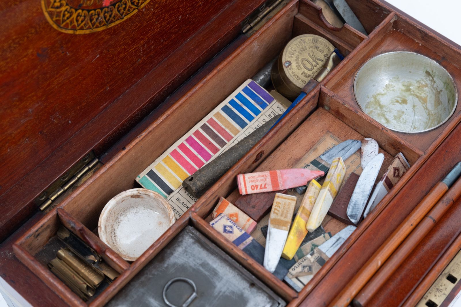 photo vintage Scarce Victorian Campaign Military Artist Watercolour Box By Reeves & Son With War Department Broad Arrow For India