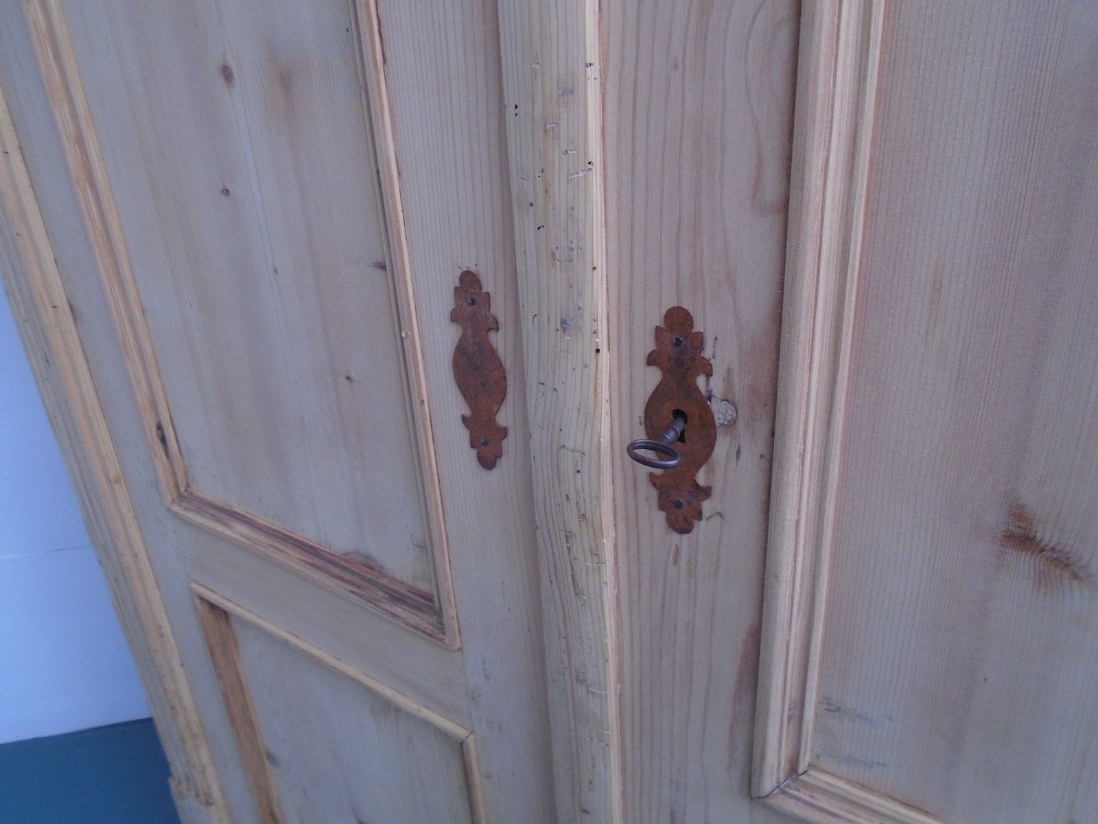 A Victorian Shelved Pine  Knockdown Wardrobe To Wax/Paint photo vinterior