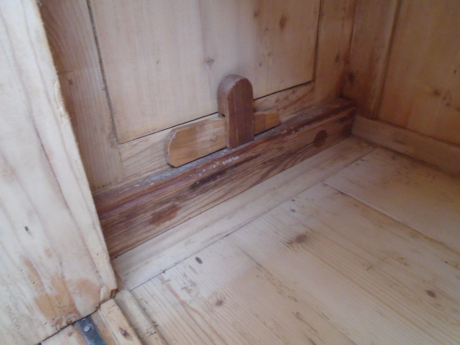A Victorian Shelved Pine  Knockdown Wardrobe To Wax/Paint photo buy
