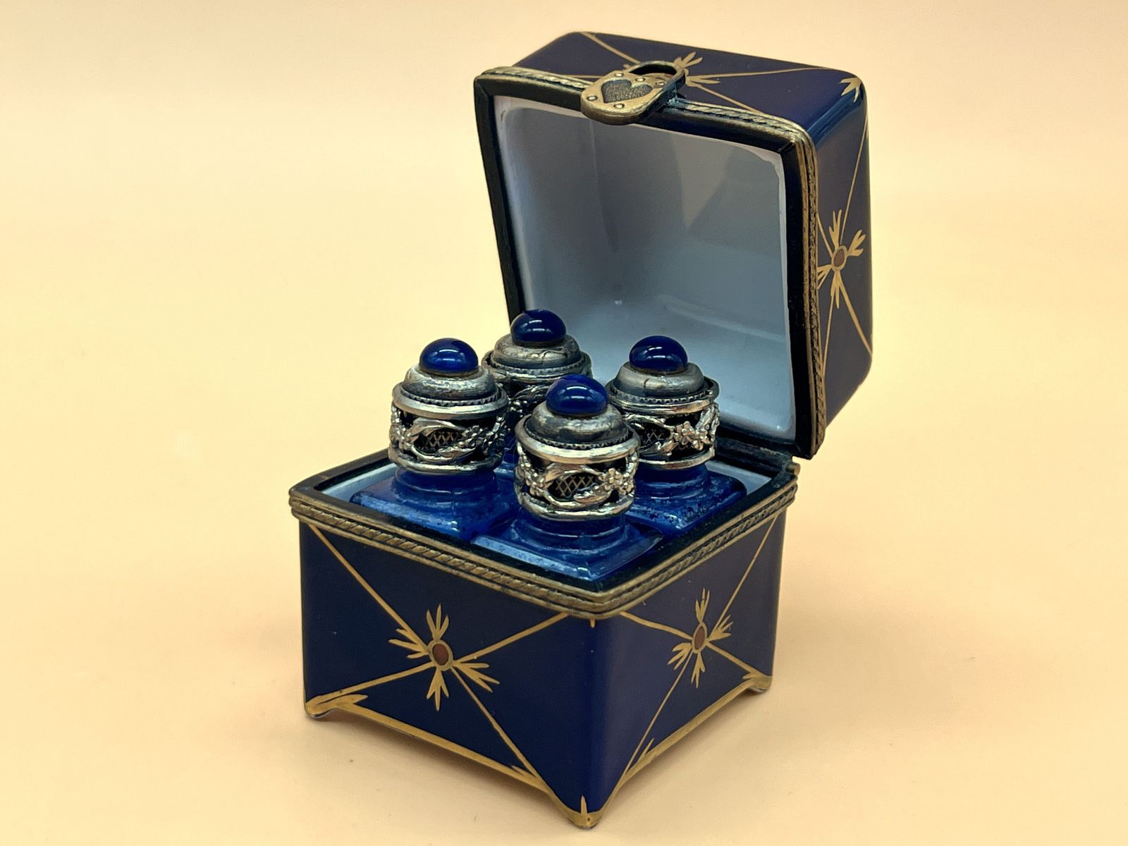 Peint Main Limoges Porcelain Cobalt Trinket Box With 4 Internal Glass Perfume Bottles.