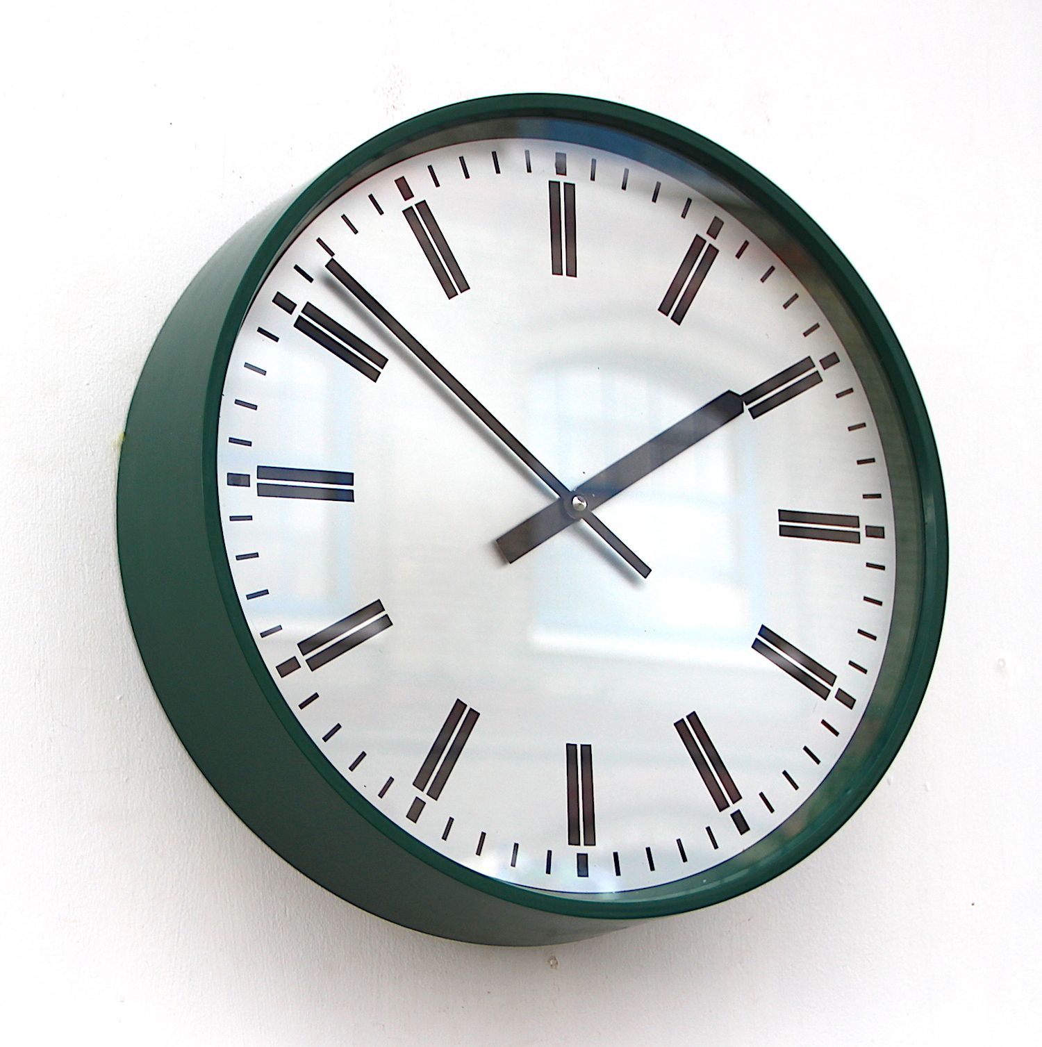 205.0 1980s British Office/Commercial Industrial Wall Clock. Fully Guaranteed photo