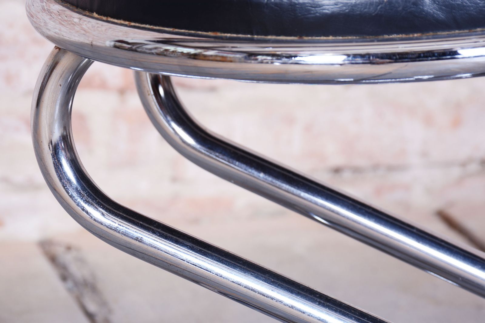 Restored Bauhaus Stool, Chrome Plated Steel, Leatherette, Geman, 1950s photo vinterior
