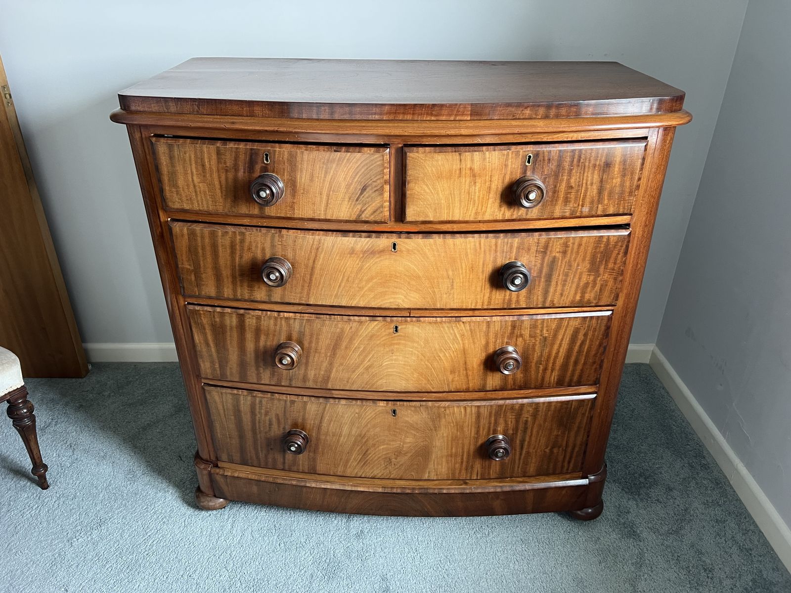 Victorian Mahogany Bow Fronted Chest Of Drawers In Excellent Condition photo for sale