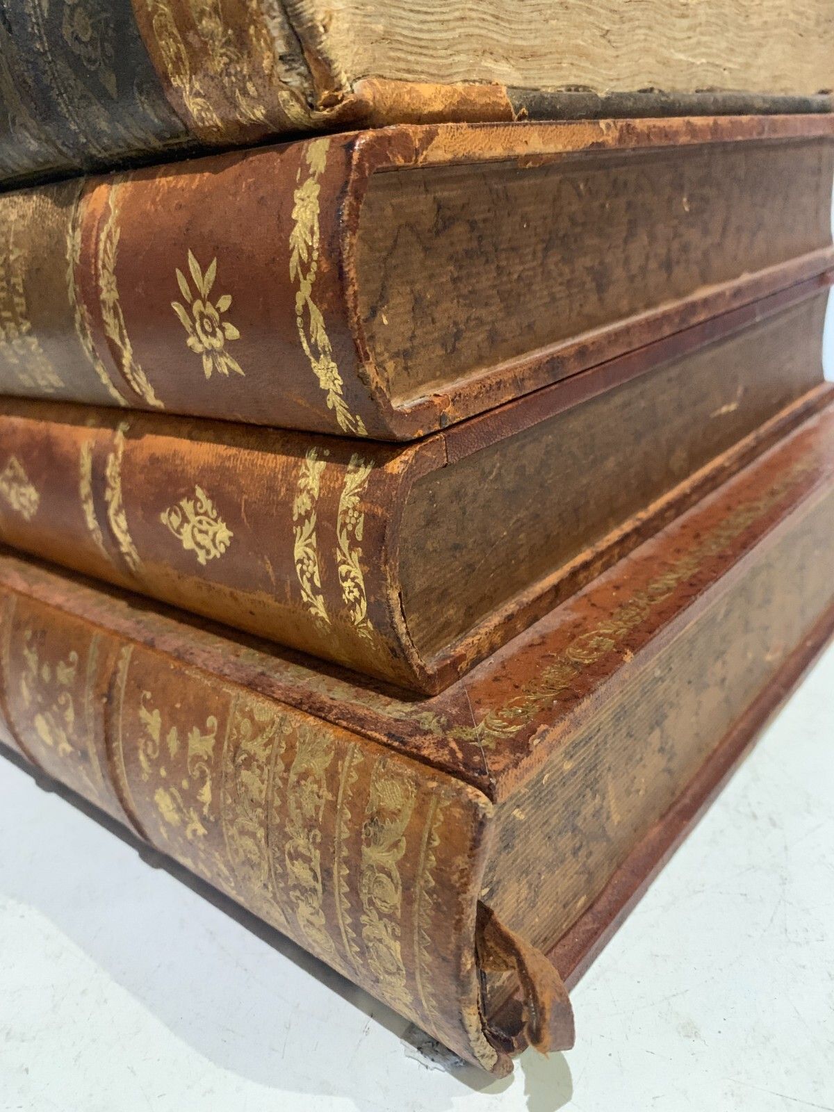 photo for sale Liquor Cellar And Game Box In Fake Books 20th Century