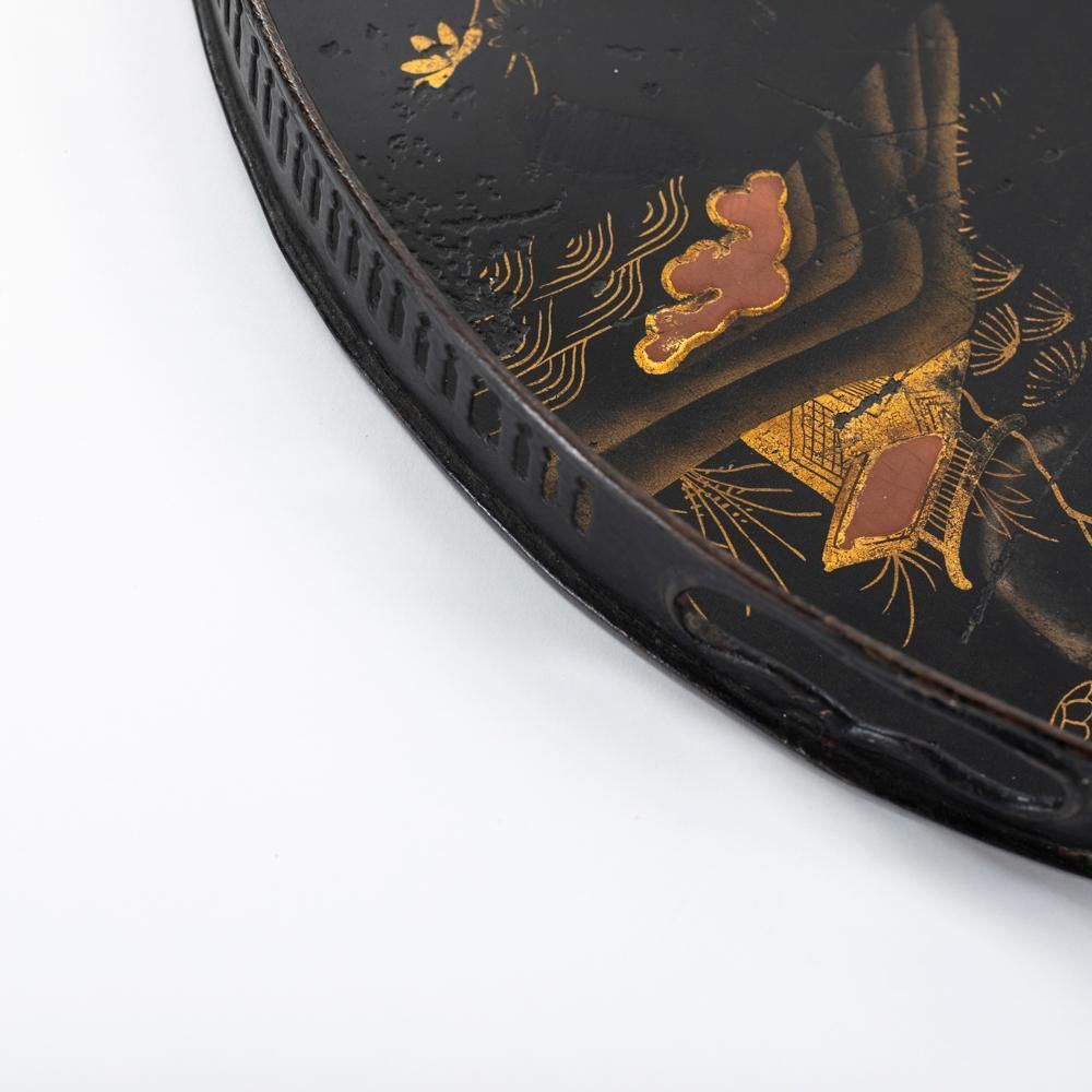 photo vintage French Serving Tray With Chinoiserie Painting On Black Metal, Early 19th Century