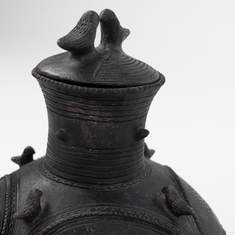 photo vinterior Vintage Tribal Bakonongo Terracotta Vessel With Ethnic Depictions Congo 1950s