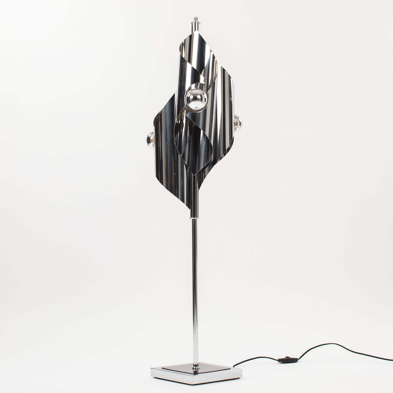 French Mid Century Minimalist Table Lamp In Clear, Polished, Chromed Lines 1970s photo for sale