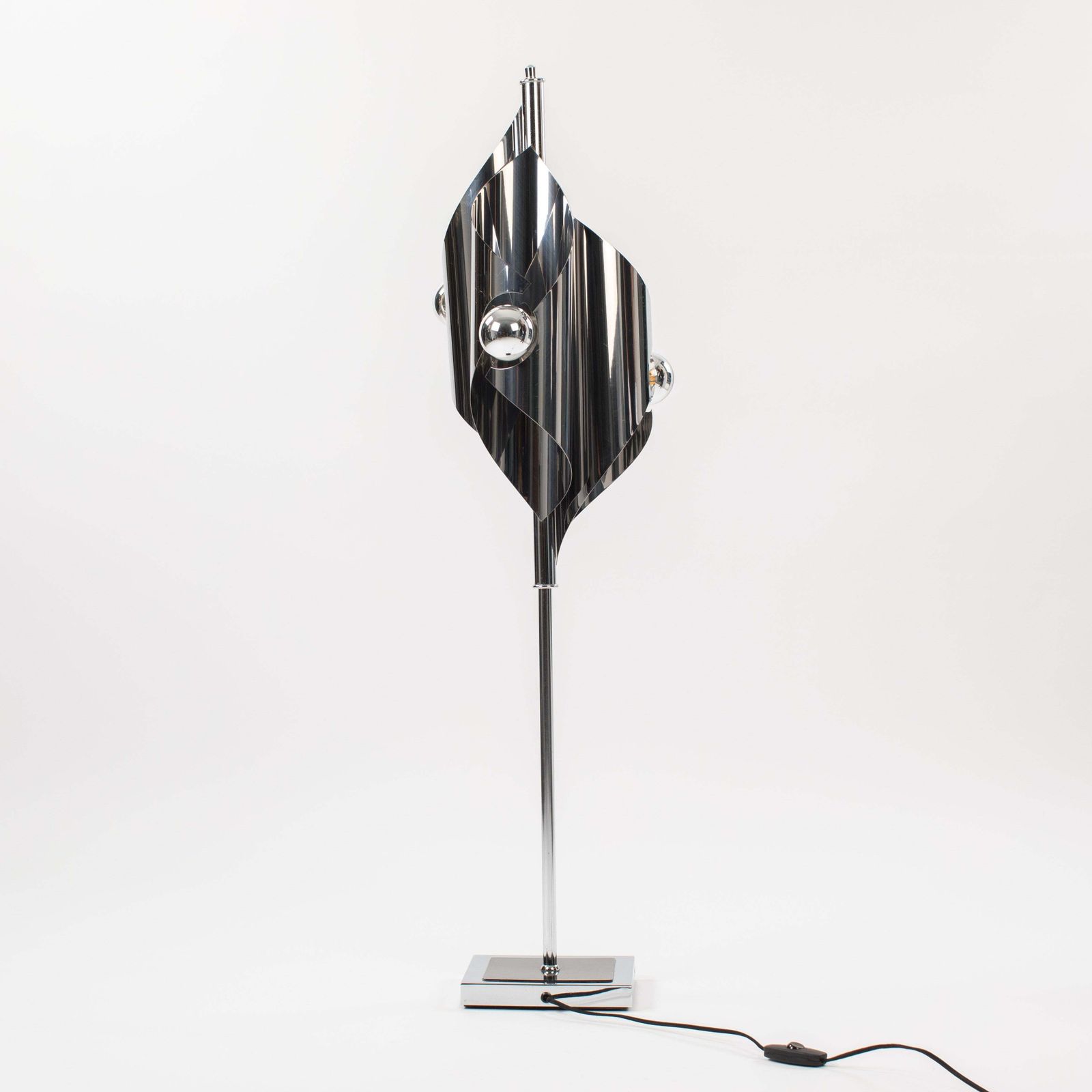 French Mid Century Minimalist Table Lamp In Clear, Polished, Chromed Lines 1970s photo 2493.0