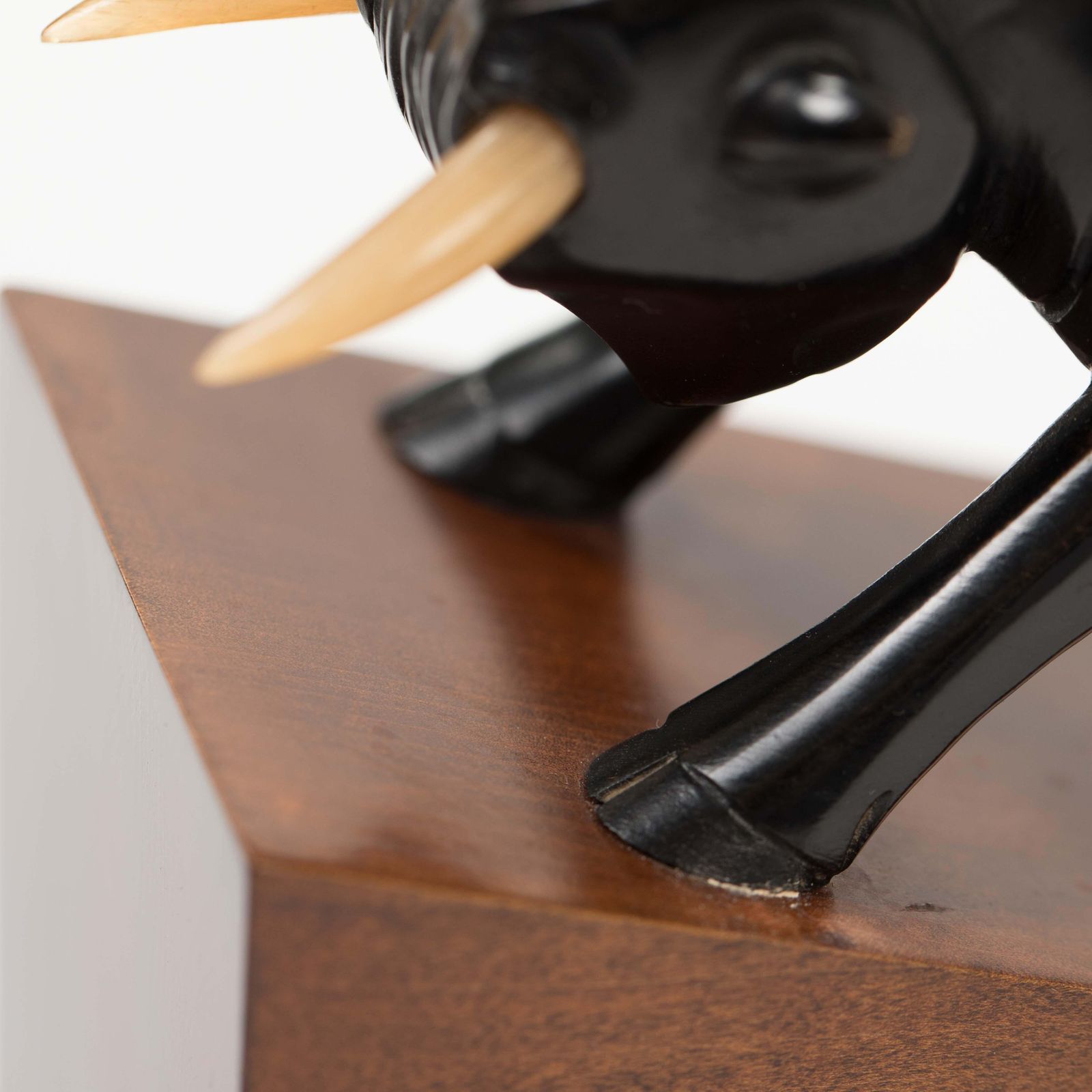 photo buy Pair Of French Cubistic Art Déco Bookends In Ebony Horn, Signed By Hand 1920s
