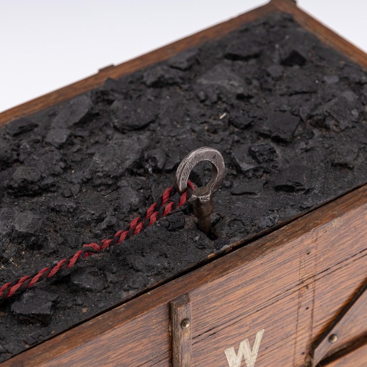 photo furniture Antique 20th Century Edwardian Oak Gwr Railway Locomotive Tender Box C.1900