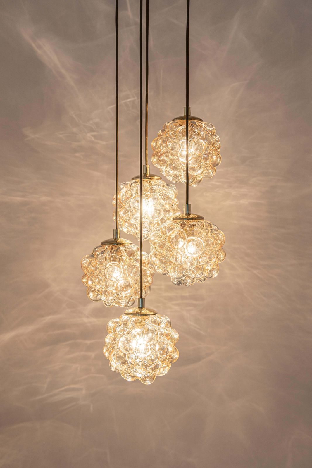 photo furniture Grote Cascading Hanglamp Met Bellenglazuur – Limburg, Duitsland, Jaren 1970