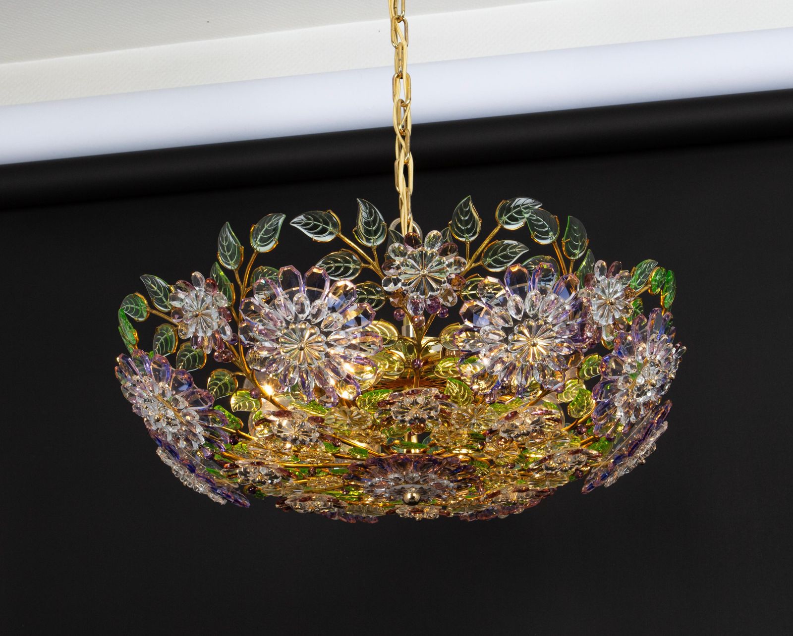 photo vintage Large Gorgeous Chandeier Gilt Faceted Crystal Glass Bagues, Palwa, 1970s