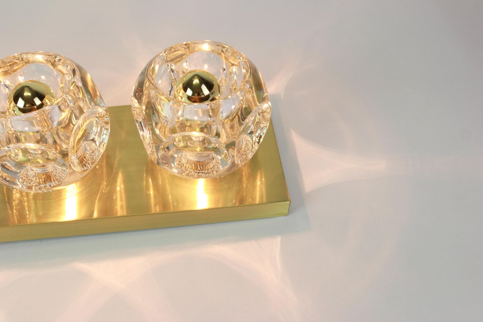photo furniture Pair Of Crystal Glass Wall Sconces Design By Sciolari For Peill & Putzler