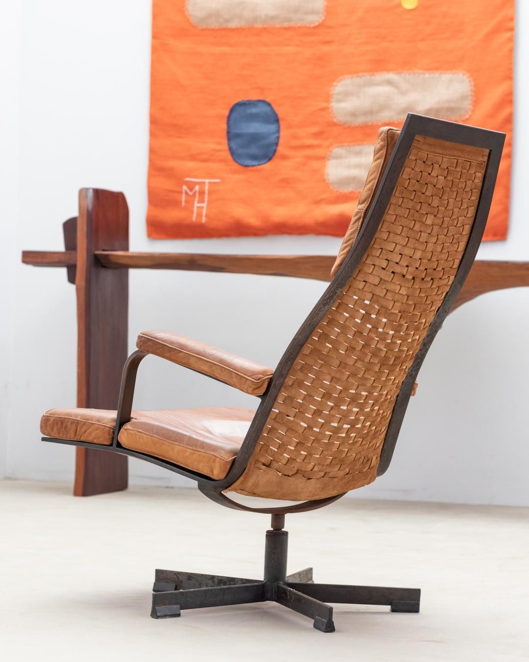 photo furniture Bronze And Leather Swivel Armchair From 1970s’