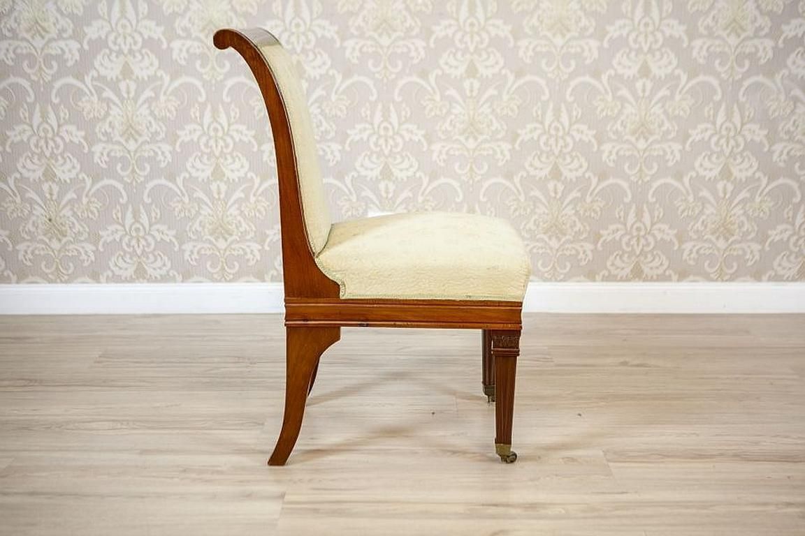 photo vinterior Set Of Four Mahogany Chairs In White Upholstery, Circa 1880