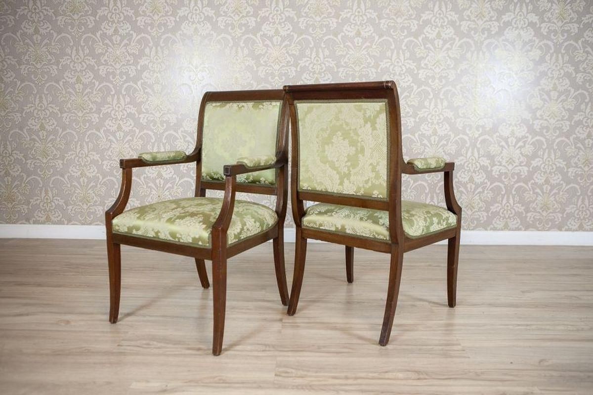 photo furniture Set Of Antique English Walnut Furniture From The Late 19th Century