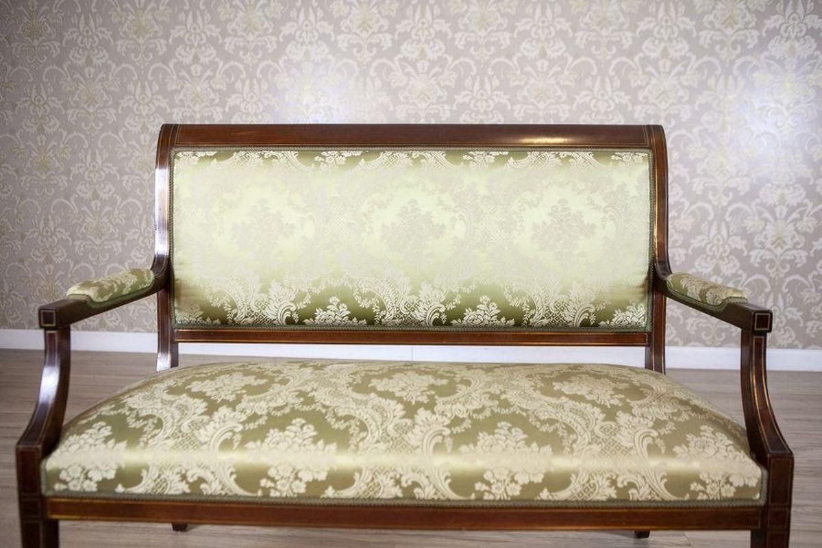 photo vinterior Set Of Antique English Walnut Furniture From The Late 19th Century