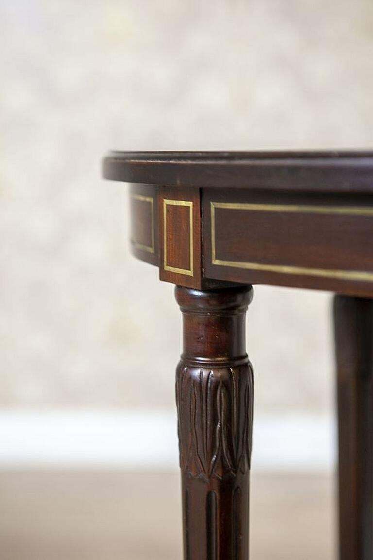 photo furniture English Walnut Oval Coffee Table From The Early 20th Century