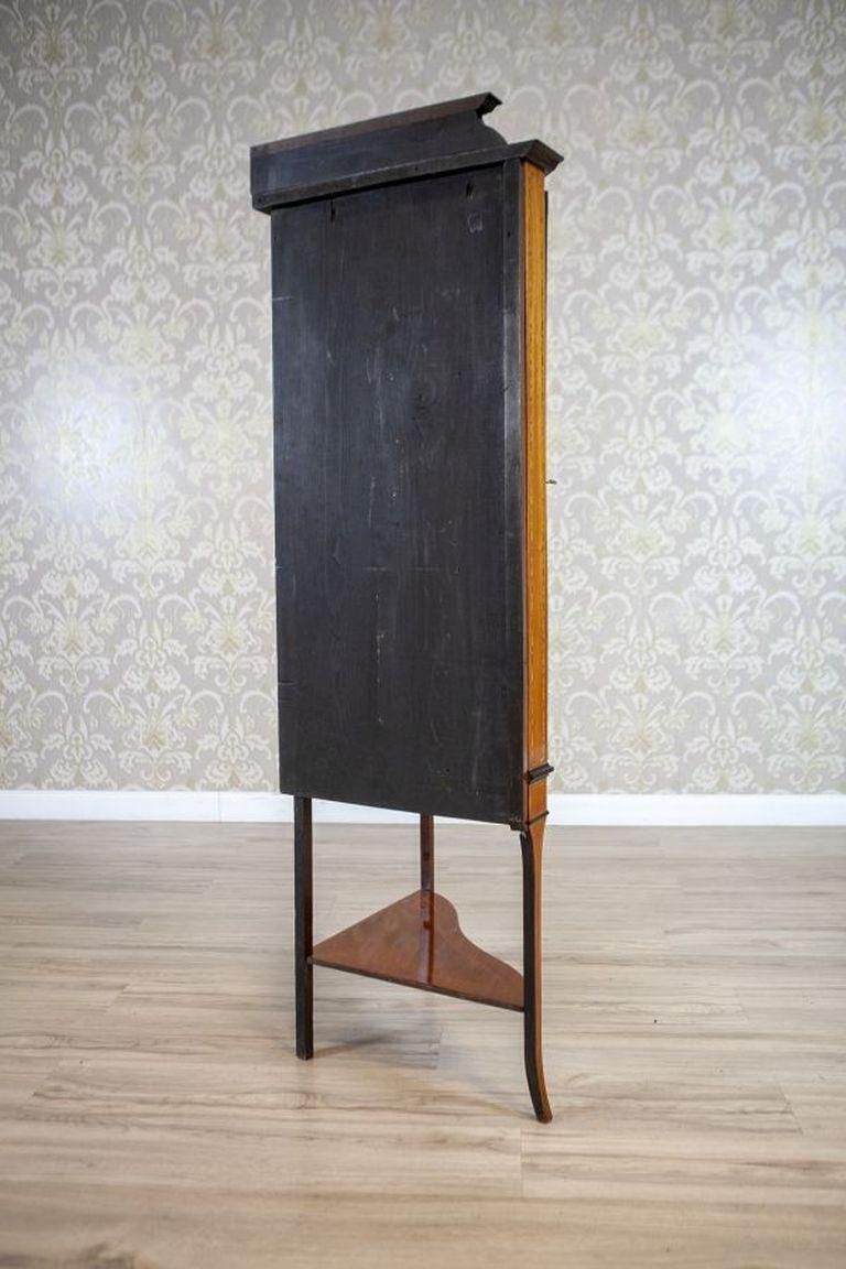 Late 19th Century English Corner Cabinet In Brown photo vintage