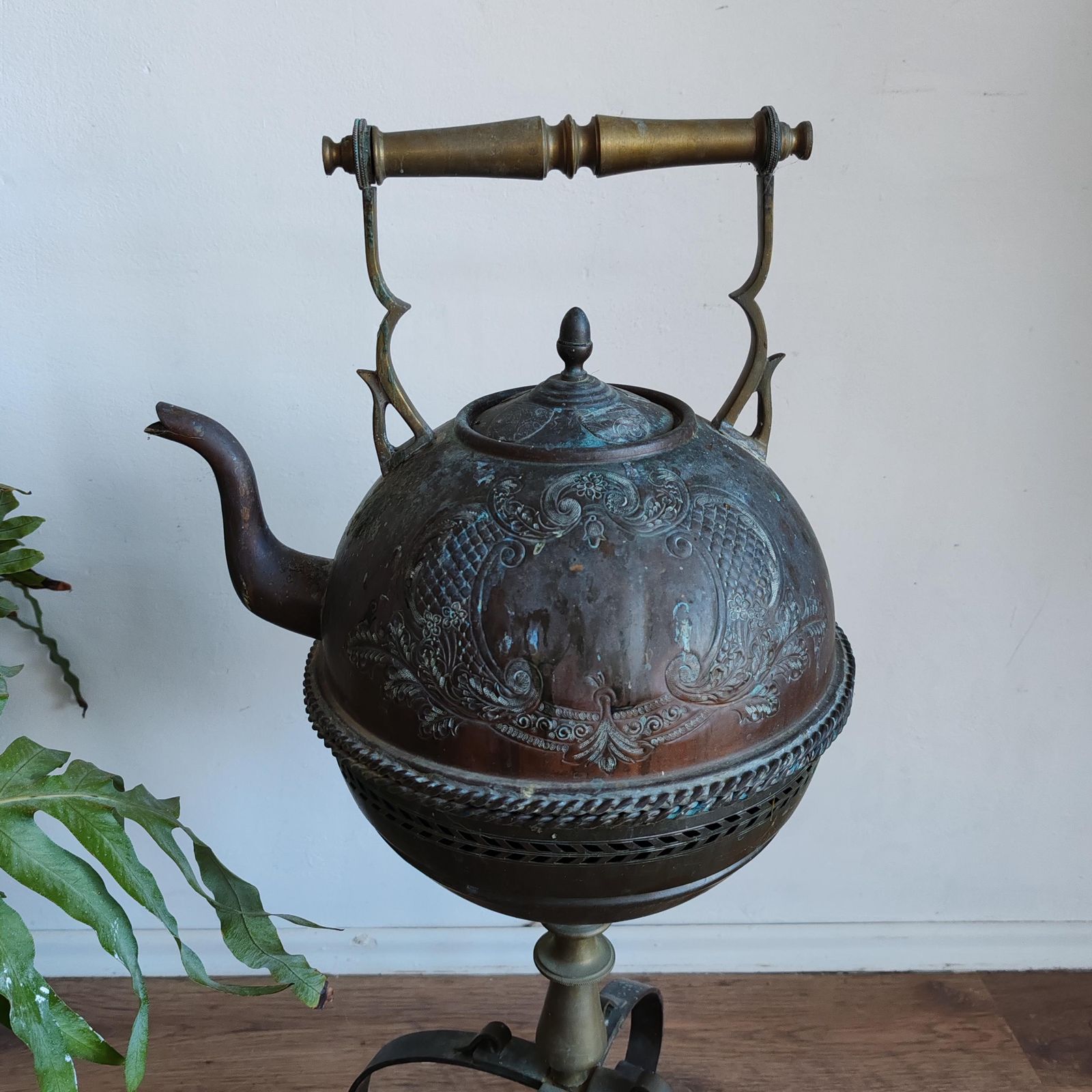 Rare 1920s French Copper Kettle & Warmer Stand Belle époque Antique, Watertight Ornate Courtyard Find From Grasse France Stunning Functional photo furniture