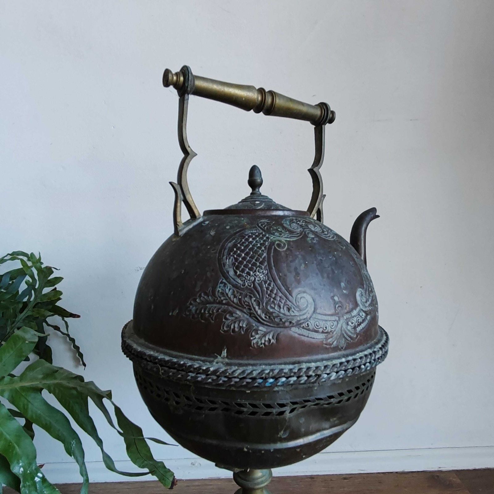 Rare 1920s French Copper Kettle & Warmer Stand Belle époque Antique, Watertight Ornate Courtyard Find From Grasse France Stunning Functional photo buy