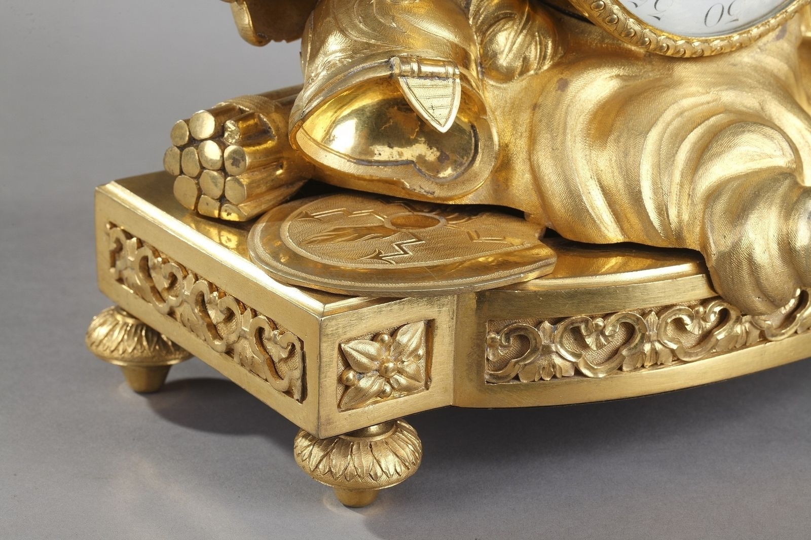 photo furniture Louis XVI-tafelklok ter ere van Henri IV door Henri Voisin