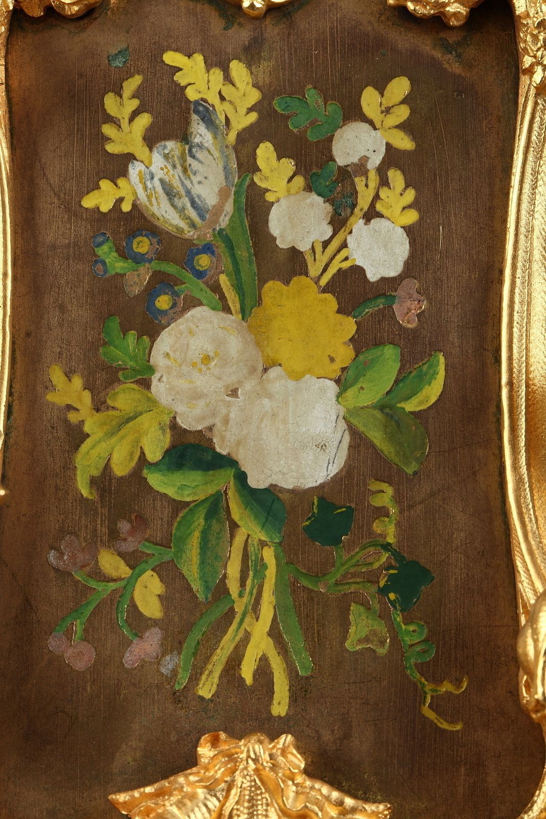Pendule de cheminée rocaille en ormolu à décor floral, fin du XIXe siècle photo Décoration