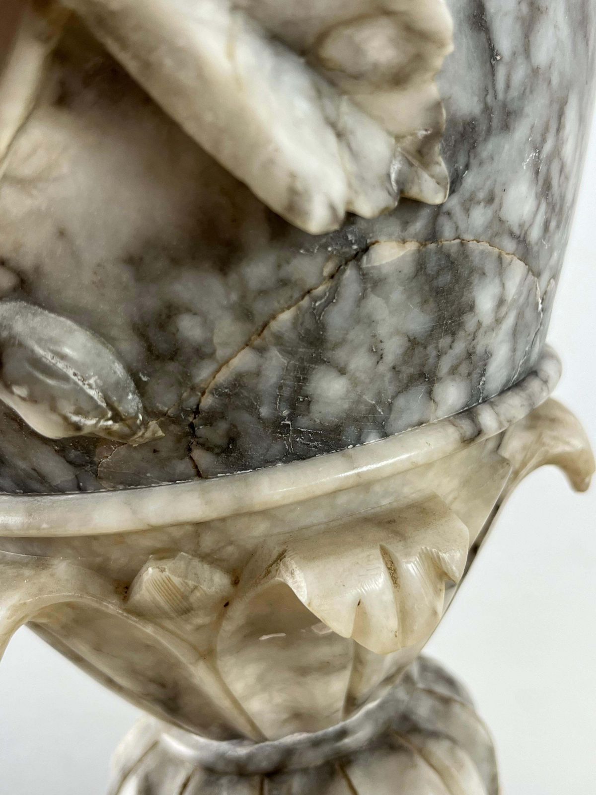 photo vinterior Set Of 2 Large Italian Alabaster Vases Mid Century 1930s