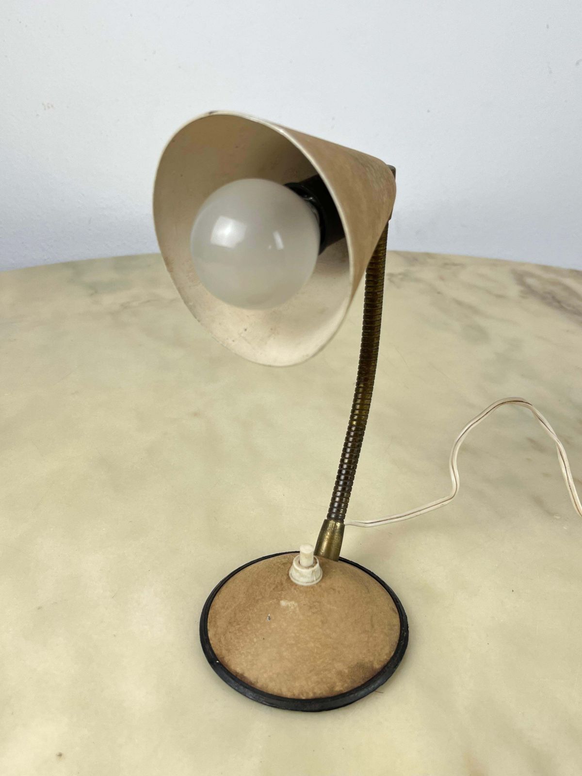 Table Lamp In Lacquered Metal And Brass, Italy, 1950s photo Lighting