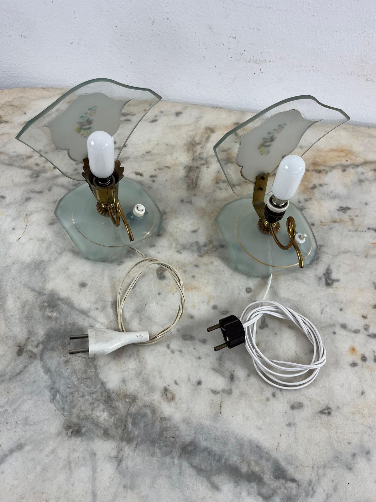 Set Of 2 Glass And Brass Bedside Lamps, In The Style Of Pietro Chiesa, 1950s photo vinterior