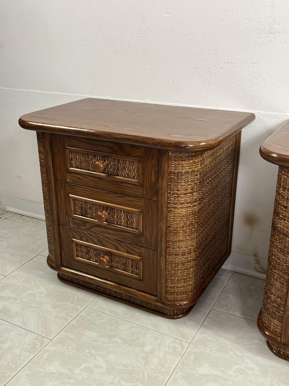photo vintage Set Of 2 Wood And Rattan Bedside Tables, Made In Italy 1970s