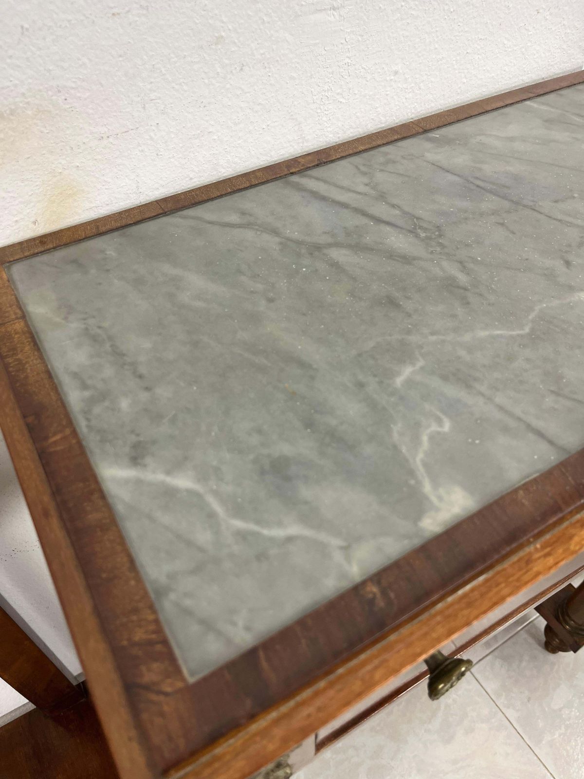 photo vintage Set Of 2 Mid Century Italian Marble Top Nightstands, 1940s