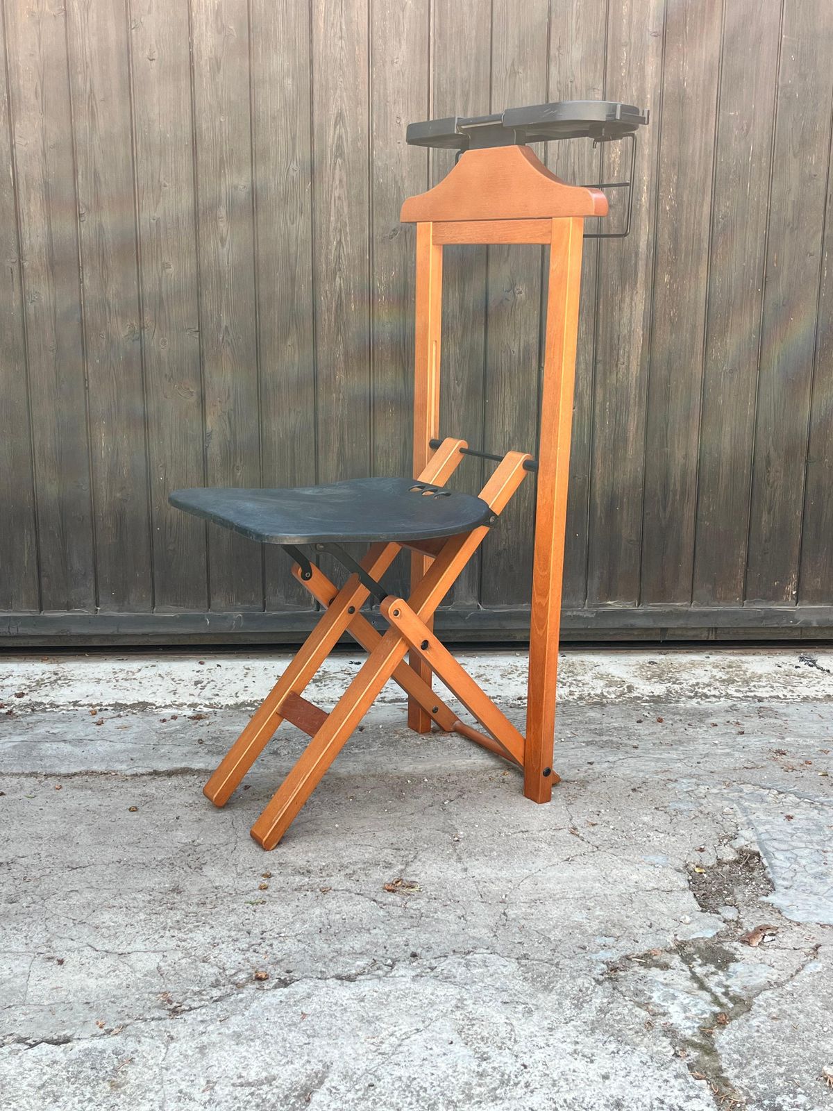 Valet/Foldable Clothes Hanger, With Seat, "Foppapedretti", Made In Italy 1980s photo vintage
